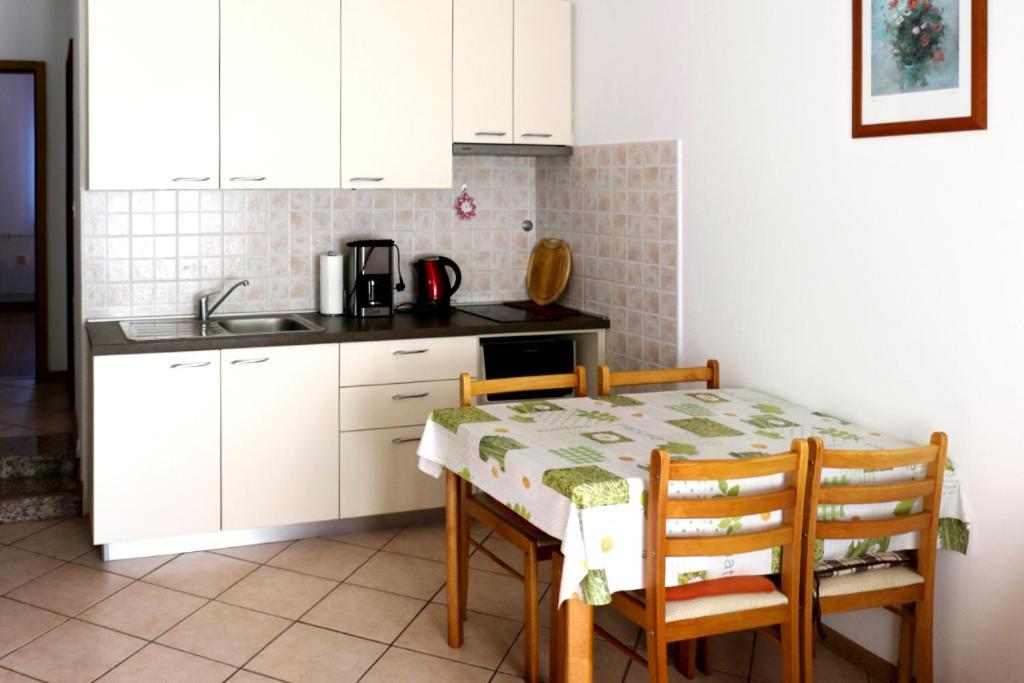 Apartments Silva Pula Bagian luar foto